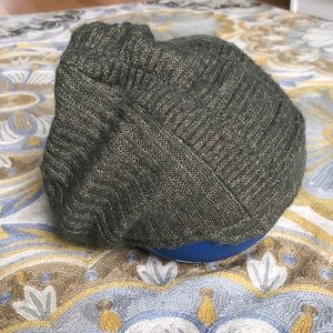 EUC slouchy reversible hat green/gold and gray